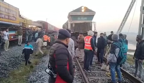 അസമില് രാജധാനി എക്സ്പ്രസ് ഇടിച്ച് എട്ട് ആനകള് ചരിഞ്ഞു; അഞ്ച് കോച്ചുകള് പാളം തെറ്റി