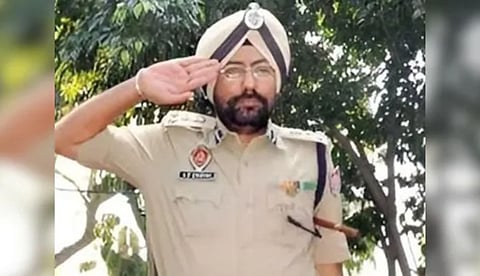 "ഓണ്ലൈന് തട്ടിപ്പിനിരയായി, 8.10 കോടി രൂപ നഷ്ടമായി"; പഞ്ചാബില് മുന് പൊലീസ് ഓഫീസര് സ്വയം വെടിവെച്ച് മരിച്ചു