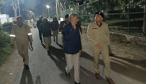 അലിഗഡ് മുസ്ലീം സര്വകലാശാല അധ്യാപകനെ വെടിവച്ചു കൊന്നു; ക്യാംപസിനകത്ത് വെച്ച് കൊലപ്പെടുത്തിയത് ബൈക്കിലെത്തിയ രണ്ട് പേര്