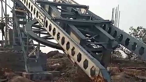 പരീക്ഷണയോട്ടത്തിനിടെ ബിഹാറിൽ 13 കോടിയുടെ റോപ് വേ തകർന്നു വീണു