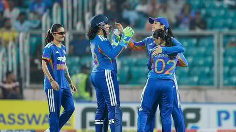 കാര്യവട്ടത്ത് ഇന്ത്യന് വെടിക്കെട്ട്; ചരിത്രമെഴുതി സ്മൃതി മന്ദാന