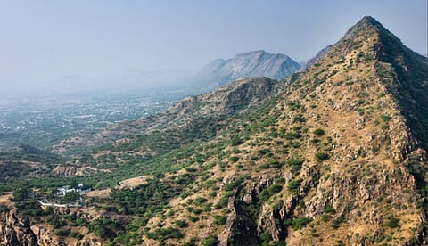 ആരവല്ലി കുന്നുകളില് നിര്മാണ പ്രവൃത്തികള്ക്കായി രാജസ്ഥാനിലെ ബിജെപി സര്ക്കാര് നിയന്ത്രണങ്ങളില് ഇളവ് വരുത്തി; രേഖകള് പുറത്ത്