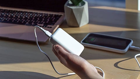 വിമാനത്തില് പവര് ബാങ്കിന് നോ എന്ട്രി; നിര്ദേശവുമായി ഡിജിസിഎ