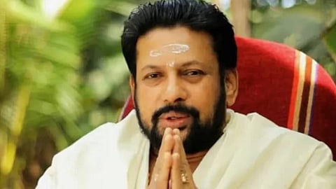 തന്ത്രിക്ക് കയ്യാമം; ശബരിമല സ്വര്ണക്കൊള്ള കേസില് കണ്ഠരര് രാജീവര് അറസ്റ്റില്