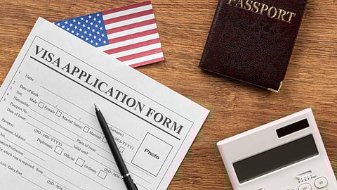 2025ൽ യുഎസ് റദ്ദാക്കിയത് ഒരു ലക്ഷത്തോളം വിസകൾ; വിസ നഷ്ടപ്പെട്ടവരിൽ 8000 വിദ്യാർഥികളും