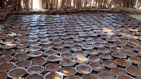 200 വർഷം പഴക്കമുള്ള പാരമ്പര്യം; ശർക്കര നിർമാണം തൊഴിലായി സ്വീകരിച്ച് നൈജീരിയൻ യുവാവ്