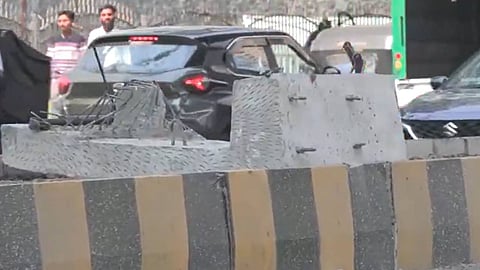 മുംബൈ മെട്രോ തൂൺ തകർന്ന് വാഹനങ്ങൾക്ക് മുകളിൽ വീണു; ഒരാൾ മരിച്ചു, മൂന്ന് പേർക്ക് പരിക്ക്