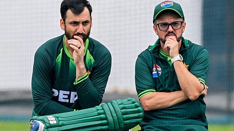 'ദൈവമേ ഇന്ന് മഴ പെയ്യണേ'; ഇന്ത്യ-പാക് മത്സരത്തില് മഴ പെയ്യണമെന്ന് മുന് പാക് താരം