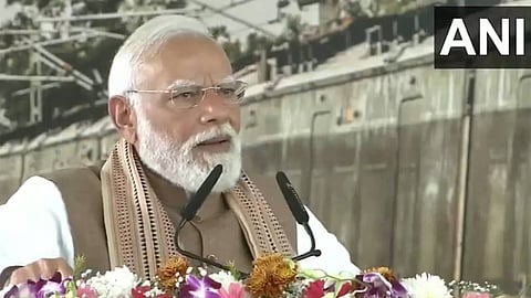 "നിങ്ങള് നേരത്തേ നഗ്നരാണ്"; എഐ ഉച്ചകോടിയില് വസ്ത്രമൂരി പ്രതിഷേധിച്ചതിനെതിരെ പ്രധാനമന്ത്രി