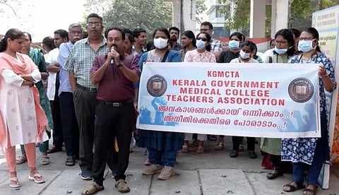 മെഡിക്കല് കോളേജ് ഡോക്ടര്മാരുടെ സമരത്തില് ഇടപെട്ട് മുഖ്യമന്ത്രി; ധനമന്ത്രിയുമായി ചര്ച്ച നടത്തും