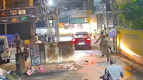 വാഹനപരിശോധനയ്ക്കിടെ പൊലീസുകാരനെ ഇടിച്ചു തെറിപ്പിച്ച് കാർ; രണ്ടു പേർ അറസ്റ്റിൽ