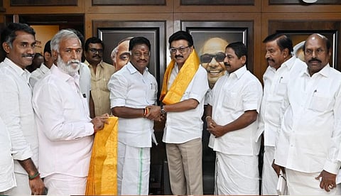 ഒ. പനീര്ശെല്വം ഡിഎംകെയില്; സ്വീകരിച്ച് എം.കെ. സ്റ്റാലിന്