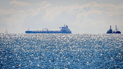 'ഹോർമുസിലൂടെ പോകാൻ ശ്രമിക്കുന്ന കപ്പലുകളെ കത്തിക്കും'; കടലിടുക്ക് പൂർണമായും അടച്ച് ഇറാൻ