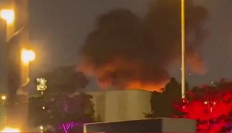 ഗള്ഫ് മേഖലയില് ആക്രമണം വ്യാപിപ്പിച്ച് ഇറാന്; ദുബായിലെ അമേരിക്കന് കോണ്സുലേറ്റിന് സമീപം ഡ്രോണ് ആക്രമണത്തില് തീപിടിത്തം