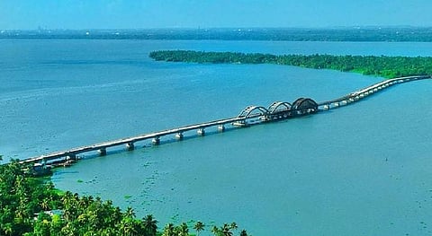 പെരുമ്പളം പാലം