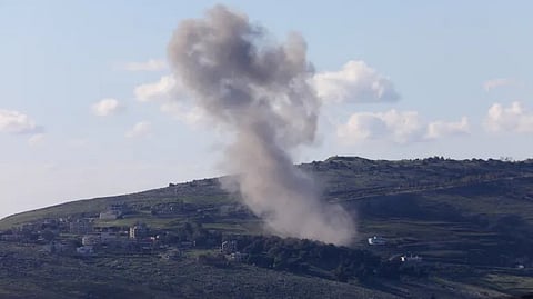 ഗ്രാമങ്ങൾക്ക് മേൽ ഇസ്രയേൽ വെളുത്ത ഫോസ്ഫറസ് വിതറുന്ന ദൃശ്യം