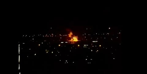 ദുബായ് വിമാനത്താവളത്തിന് നേരെ ഡ്രോൺ ആക്രമണം; പ്രദേശത്ത് വൻ തീപിടിത്തം