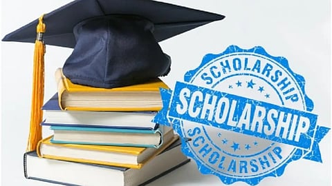 സ്കോളർഷിപ്പ് വിതരണം