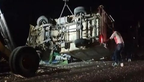 ബസും പിക്കപ്പും കൂട്ടിയിടിച്ച് അപകടം; മധ്യപ്രദേശില് 10 പേര്ക്ക് ദാരുണാന്ത്യം