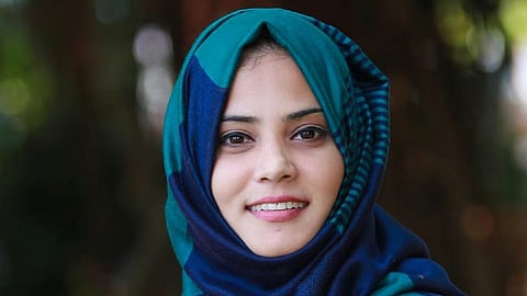 തെറ്റിദ്ധരിപ്പിക്കുന്ന വീഡിയോ പ്രചരിപ്പിച്ചു; ഫാത്തിമ തഹ്ലിയക്കെതിരെ പരാതി