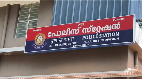 പുനലൂർ പൊലീസ് സ്റ്റേഷനിൽ യുവാവ് തീ കൊളുത്തി ജീവനൊടുക്കാൻ ശ്രമിച്ചു