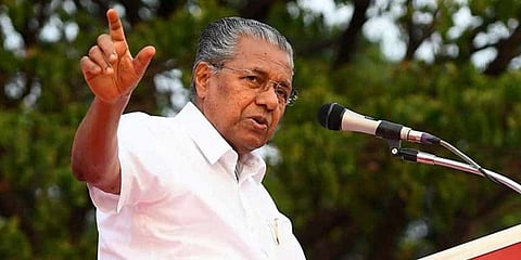 പ്ലസ് വണ് നീറ്റ് പ്രതിസന്ധി; കോഴിക്കോട് മുഖ്യമന്ത്രിക്ക് നേരെ കരിങ്കൊടി കാട്ടി യു.ഡി.എസ്.എഫ്