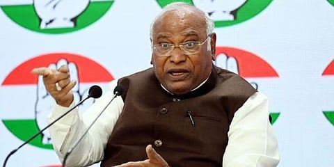 "അധികാരികളെ മാറ്റി നിർത്തുന്നത് പരിഹാരമല്ല"- എൻടിഎ ഡയറക്ടറെ മാറ്റിയ കേന്ദ്രനടപടിക്കെതിരെ ഖാർഗെ