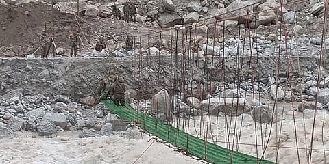 ഉത്തര സിക്കിമിൽ 48 മണിക്കൂറിനുള്ളിൽ താൽക്കാലിക തൂക്കുപാലം നിർമിച്ച് സൈന്യം