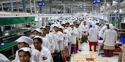 വിവാഹിതരായ സ്ത്രീകളെ ജോലിക്കെടുക്കാതെ ഫോക്സ്കോൺ?; തമിഴ്നാട് സർക്കാരിനോട് വിശദീകരണം ആവശ്യപ്പെട്ട് കേന്ദ്രം