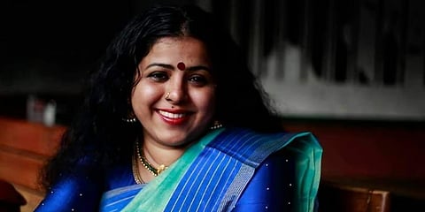 പത്തു പേർക്ക് പിഎച്ച്ഡി തീസിസ് എഴുതി കൊടുത്തിട്ടുണ്ട്; വിവാദ വെളിപ്പെടുത്തലുമായി എഴുത്തുകാരി ഇന്ദുമേനോൻ, പ്രതിഷേധം