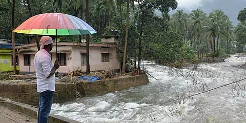 സംസ്ഥാനത്ത് കനത്ത മഴ; വിവിധയിടങ്ങളിൽ വെള്ളക്കെട്ടും മണ്ണിടിച്ചിലും, ആലപ്പുഴയിൽ ഒരു മരണം