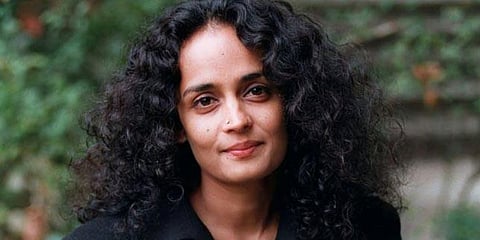 'ഇരുട്ടിലും നക്ഷത്രമായവൾ'; അരുന്ധതി റോയിക്ക് പെൻ പിന്റർ പുരസ്കാരം