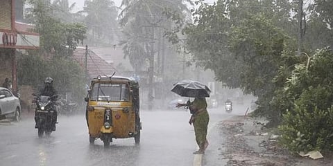 കനത്ത മഴ; സംസ്ഥാനത്ത് വ്യാപക നാശ നഷ്ടം; വയനാട്, കണ്ണൂർ, കാസർഗോഡ് ജില്ലകളിൽ നാളെ ഓറഞ്ച് അലേർട്ട്