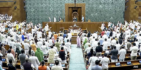 'നീറ്റി'ൽ നീറിപ്പുകഞ്ഞ് ലോക്സഭ, അടിയന്തര പ്രമേയം തള്ളിയതോടെ വീണ്ടും പ്രക്ഷുബ്ധം; സഭ തിങ്കളാഴ്ച വരെ നിർത്തിവച്ചു