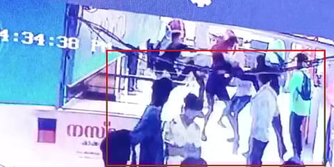 കാട്ടാക്കട കെഎസ്ആർടിസി ബസ്സ്റ്റാൻ്റിൽ കൂട്ടത്തല്ല്; സിസിടിവി ദൃശ്യങ്ങൾ പുറത്ത്