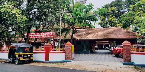 സിപിഎം ആലപ്പുഴ ജില്ലാ സെക്രട്ടേറിയറ്റ് യോഗത്തിൽ മന്ത്രിമാർക്കെതിരെ രൂക്ഷ വിമർശനം