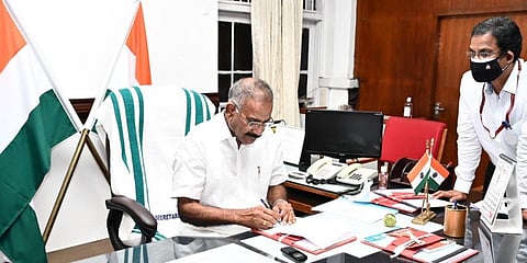 ചുമതലകളിൽ വീഴ്ചവരുത്തുന്ന ഉദ്യോഗസ്ഥർക്കെതിരെ കർശന നടപടി; മുന്നറിയിപ്പുമായി മന്ത്രി എ.കെ ശശീന്ദ്രൻ