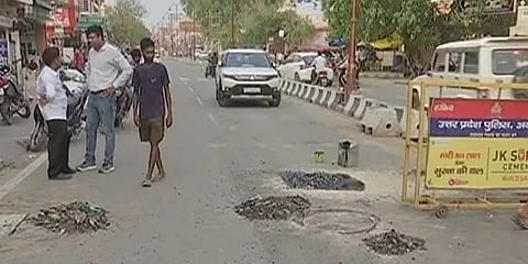 അയോധ്യ ക്ഷേത്രത്തിലെ ചോര്ച്ചയ്ക്കു പിന്നാലെ, റോഡുകളിലും വെള്ളക്കെട്ട്; ആറ് ഉദ്യോഗസ്ഥര്ക്ക് സസ്പെന്ഷന്