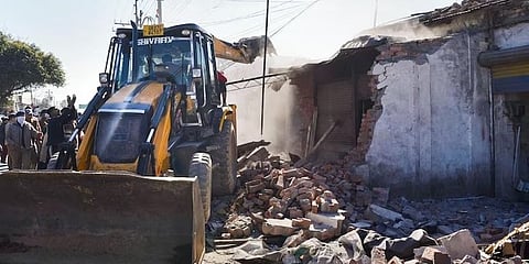 ജമ്മുവില് മുസ്ലീം പള്ളി പൊളിച്ചു, സംഘര്ഷം; ആറ് പൊലീസുകാര്ക്ക് പരുക്ക്