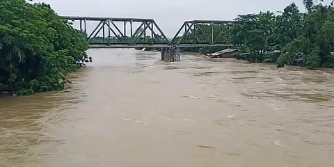 കനത്ത മഴ; ബ്രഹ്മപുത്ര നദിയിലെ ജലനിരപ്പ് ഉയരുന്നു