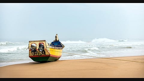 കേരള - തമിഴ്നാട് തീരത്ത് ഉയർന്ന തിരമാലക്ക് സാധ്യത; ജാഗ്രത നിർദ്ദേശം