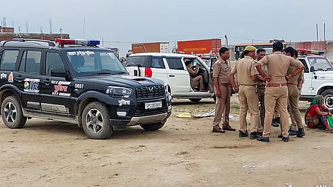 121 പേരുടെ മരണത്തിനിടയാക്കിയ ഹത്രസ് ദുരന്ത സ്ഥലത്തിന്റെ ചിത്രം