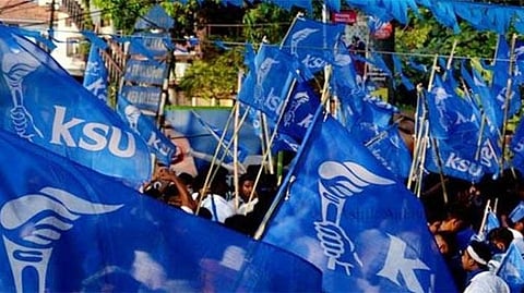 കെ എസ് യു സെക്രട്ടേറിയറ്റ് മാർച്ചിൽ സംഘർഷം; പ്രവർത്തകർക്ക് നേരെ പൊലീസ് ജലപീരങ്കി പ്രയോഗിച്ചു