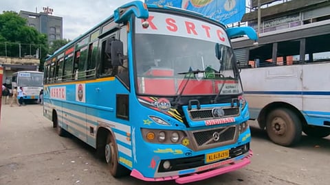 'ഇത് ആനവണ്ടിയല്ല മക്കളേ'; പുതിയ രൂപത്തിൽ കെഎസ്ആർടിസി ബസുകൾ അവതരിപ്പിച്ച് ഗണേഷ് കുമാർ