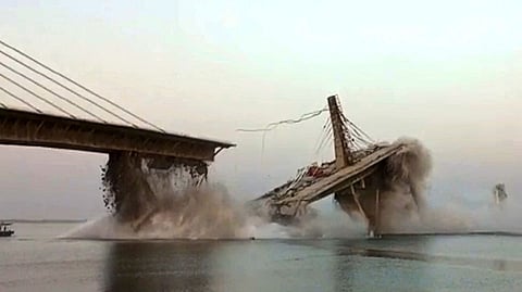 തകർന്ന് വീഴുന്ന 'പഞ്ചവടി പാല'ങ്ങൾ; ബീഹാറിൽ 15 ദിവസത്തിനിടെ തകർന്നത് 10 പാലങ്ങൾ