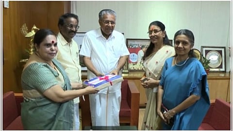 സിനിമ മേഖലയിലെ ആരുടെയും പേരുവിവരങ്ങള് ഇല്ല; ഹേമ കമ്മിറ്റി റിപ്പോര്ട്ട് ഉടന് പുറത്തുവിടണമെന്ന് വിവരാവകാശ കമ്മീഷന്