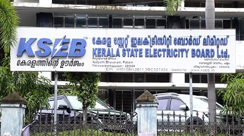 അടിമുടി സ്മാർട്ടായി കെഎസ്ഇബി; ഈ വർഷം ഓൺലൈൻ സേവനം പ്രയോജനപ്പെടുത്തിയത് മൂന്ന് ലക്ഷത്തിലധികം പേർ