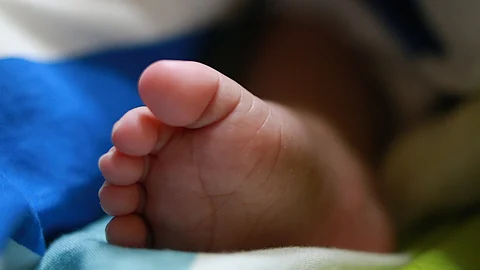 ചികിത്സയ്ക്ക് പണമില്ല; പാകിസ്ഥാനിൽ നവജാത ശിശുവിനെ പിതാവ് ജീവനോടെ കുഴിച്ചുമൂടി