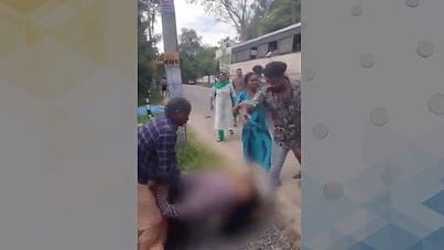 ദളിത് യുവതിക്ക് നടുറോഡിൽ ക്രൂരമർദനം; പൊലീസ് നടപടി വൈകിച്ചെന്ന് പരാതി