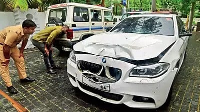 അപകടത്തിന് കാരണമായ ബിഎംഡബ്ല്യു കാർ